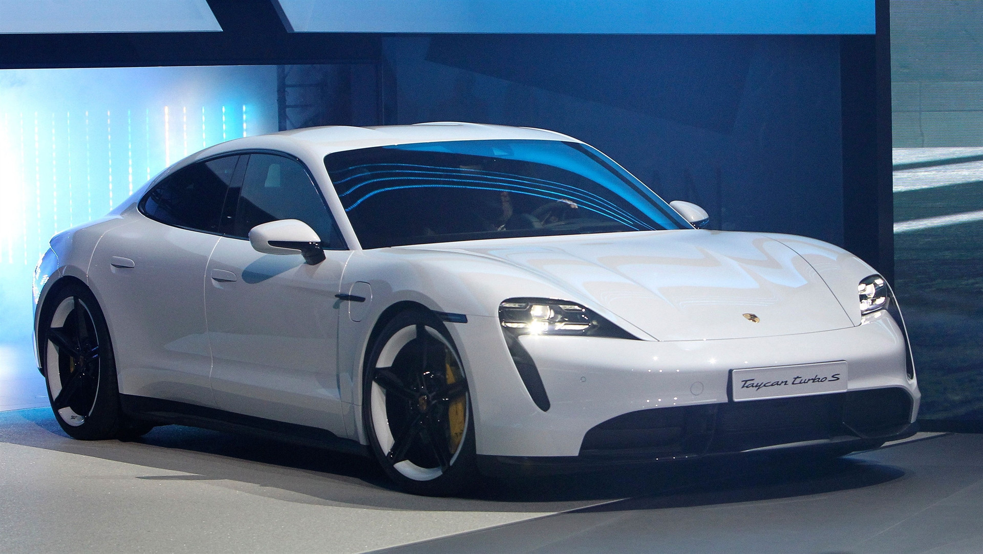 Dev fuara sayılı günler kaldı İşte yeni otomobillerin ilk görüntüleri