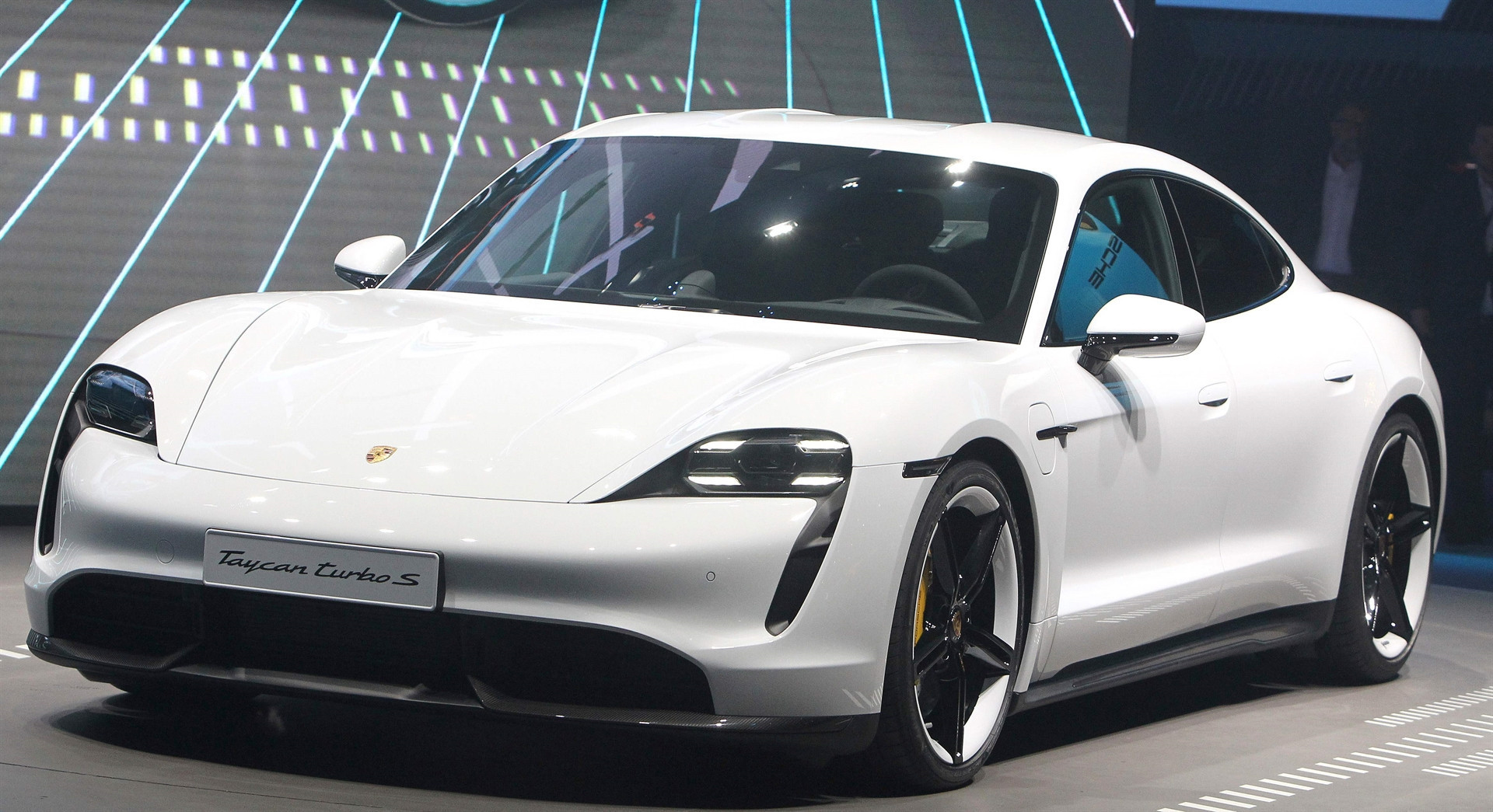 Dev fuara sayılı günler kaldı İşte yeni otomobillerin ilk görüntüleri