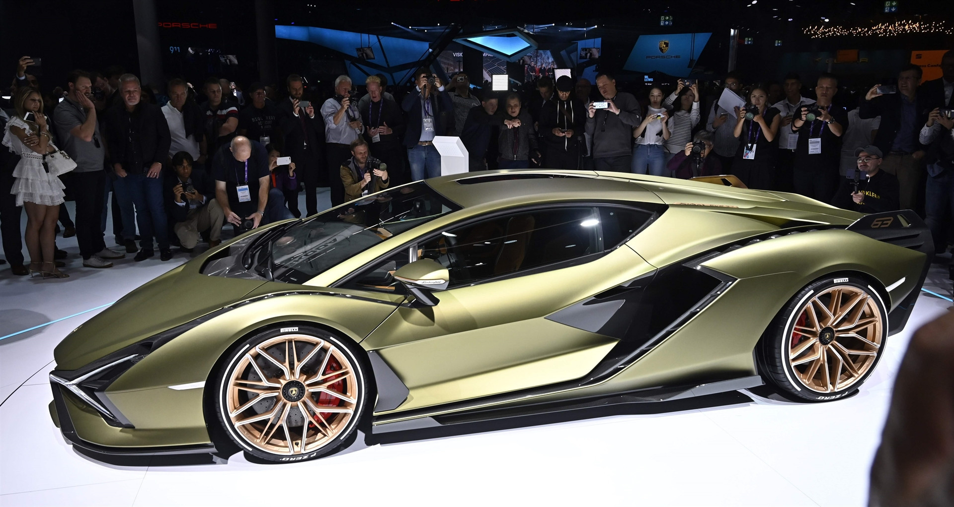 Dev fuara sayılı günler kaldı İşte yeni otomobillerin ilk görüntüleri