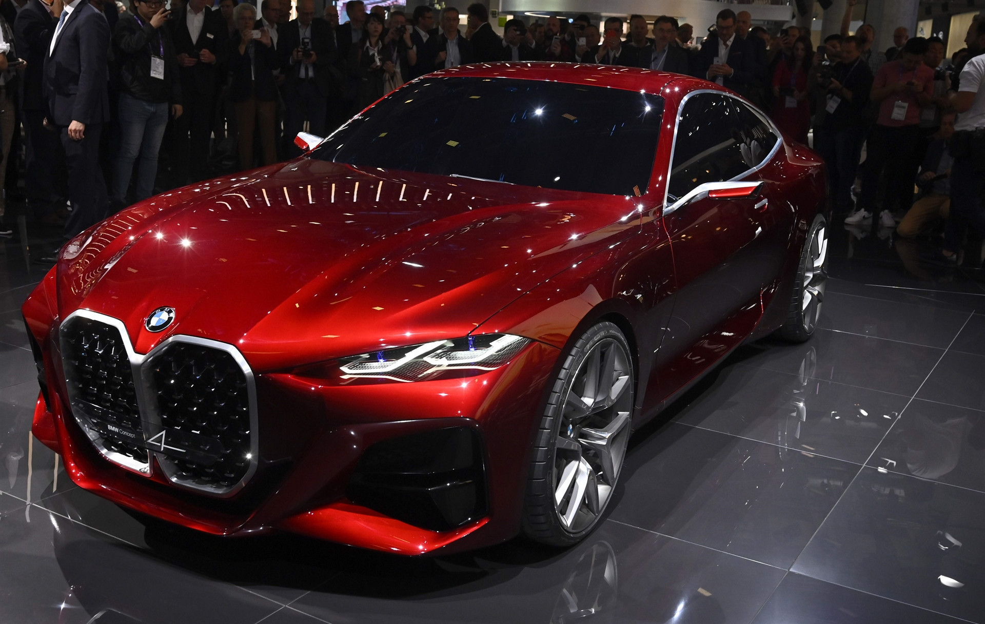 Dev fuara sayılı günler kaldı İşte yeni otomobillerin ilk görüntüleri