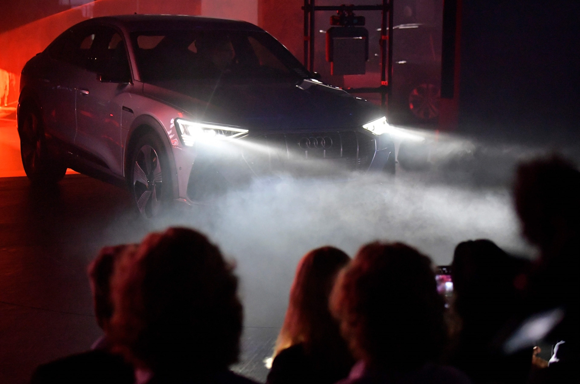 Dev fuara sayılı günler kaldı İşte yeni otomobillerin ilk görüntüleri