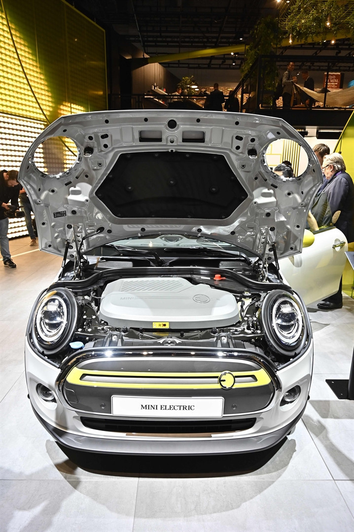 Dev fuara sayılı günler kaldı İşte yeni otomobillerin ilk görüntüleri