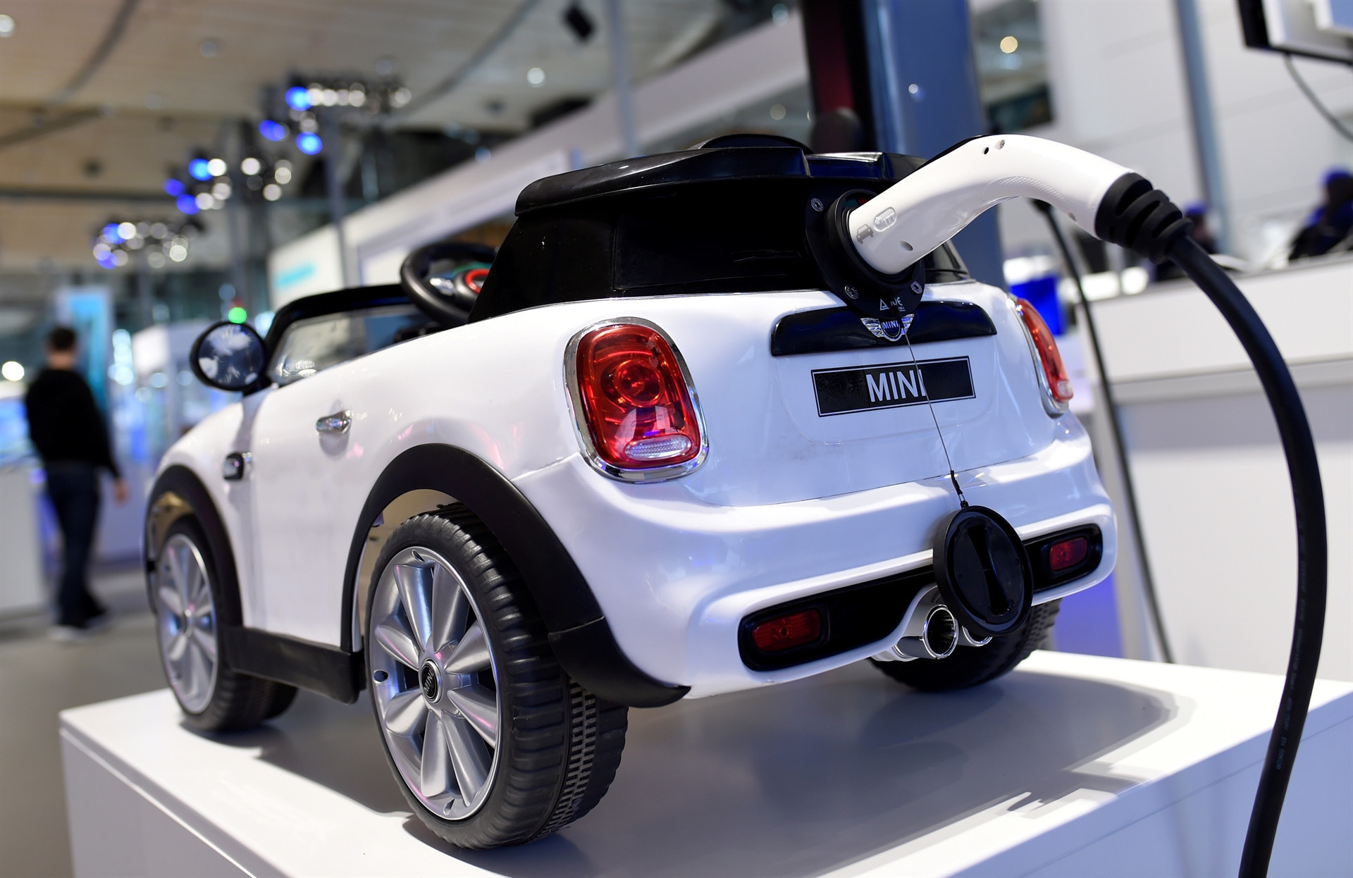 Dev fuara sayılı günler kaldı İşte yeni otomobillerin ilk görüntüleri