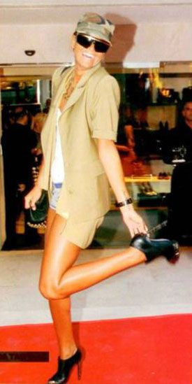 Sivri burunlu ve yüksek topuklu ayakkabılar Sivri burunlu ve yüksek topuklu ayakkabılar