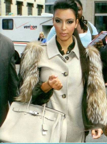 Kim Kardashianın kürk sevdası Kim Kardashianın kürk sevdası