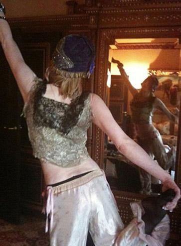 Courtney özel pozlarını yayınladı