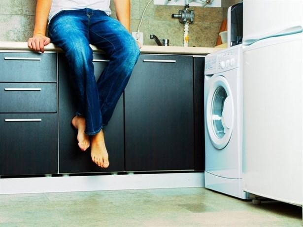 İşaret 5: Çamaşır makinesini kullanıyor