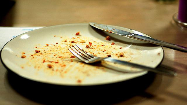 15- Doygunluk hissine rağmen tabağı silip süpürmek, durma noktasını bilmemekBattı balık yan gider demeyin