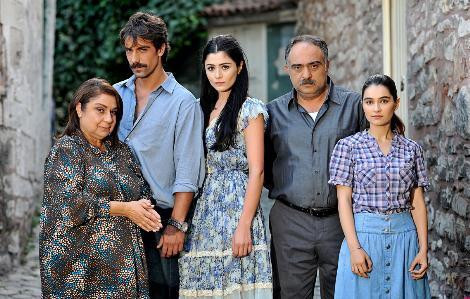 İffet dizisi kadrosundan fotoğraflar