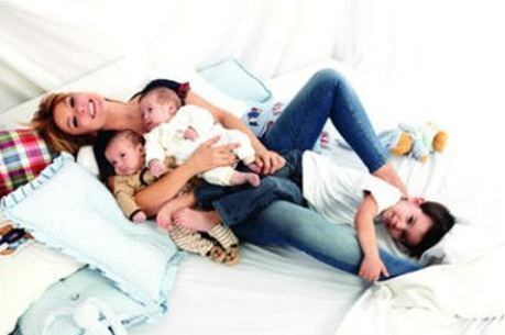 Tolgahan  Sayışman ve Almeda Abazinin kızlarından fotoğraf geldi  İlk buluşma...