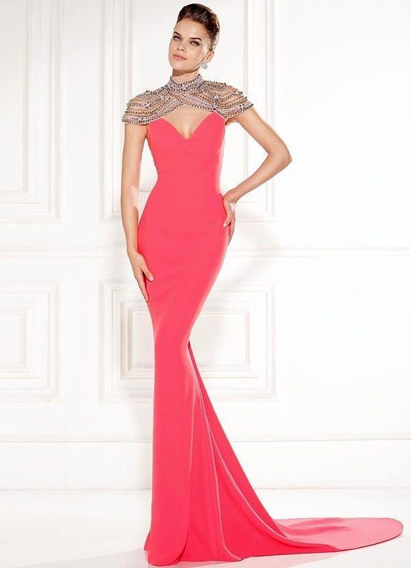 Anlam Yüklü 17 Kadın Elbisesi