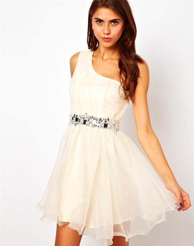 Anlam Yüklü 17 Kadın Elbisesi