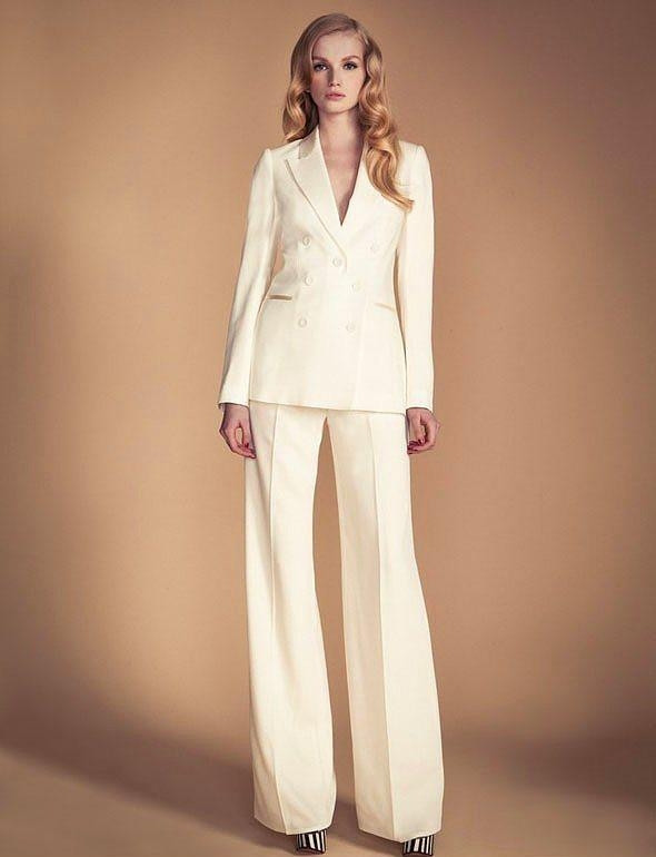 Anlam Yüklü 17 Kadın Elbisesi