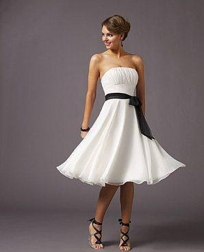 Anlam Yüklü 17 Kadın Elbisesi