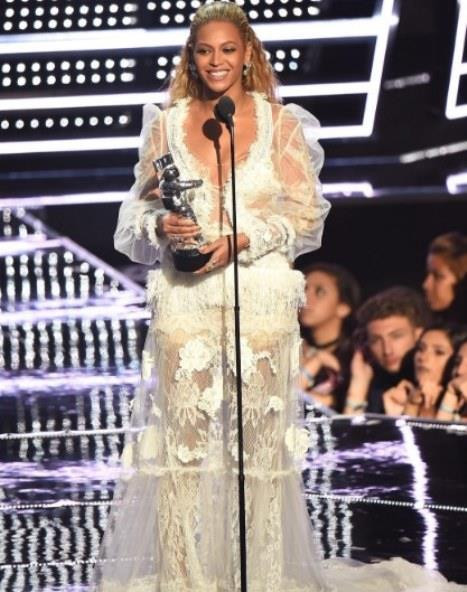 3- EN İYİ KADIN KLİBİ