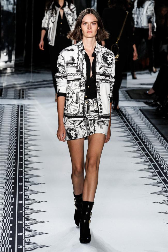 Versace 2015 İlkbahar-Yaz Koleksiyonu