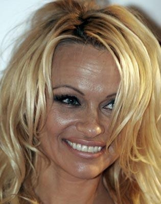 Ünlülerin Dehşet Veren Makyaj Hataları