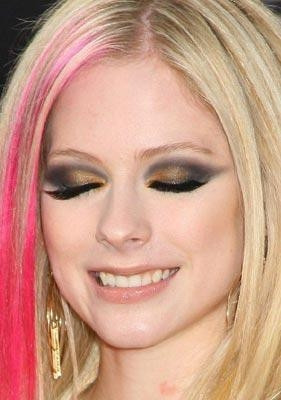 Ünlülerin Dehşet Veren Makyaj Hataları