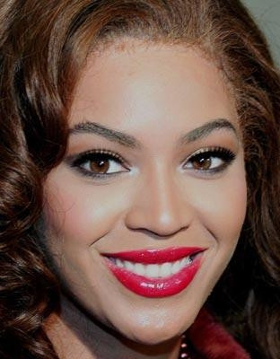 Ünlülerin Dehşet Veren Makyaj Hataları