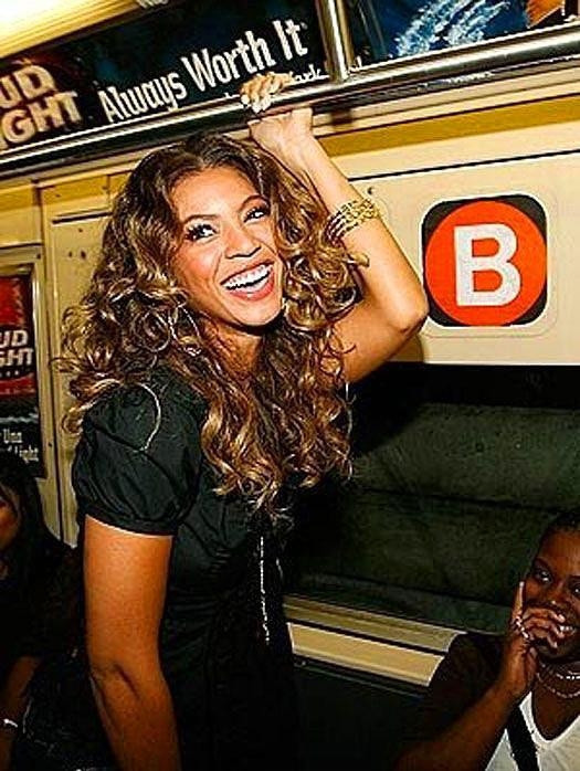 Halkın Arasına Karışan Metrodaki 30 Ünlü