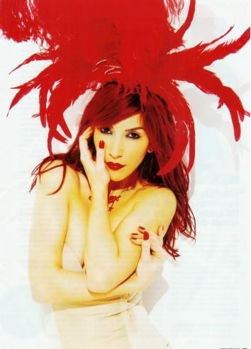 Gelelim eylül ayında çıkan Hande yle Yaz Bitmez albümündeki Uzaylı adlı şarkıya. Buna çekilen klipte kutu içinde uzaydan geliyorsunuz. Hande Yener UFO lara inanıyor mu Gelelim eylül ayında çıkan Hande yle Yaz Bitmez albümündeki Uzaylı adlı şarkıya. Buna çekilen klipte kutu içinde uzaydan geliyorsunuz. Hande Yener UFO lara inanıyor mu