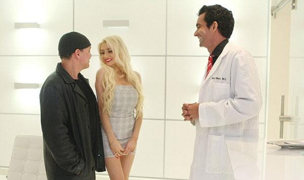 İlgi çekmek için herşeyi yapıyor