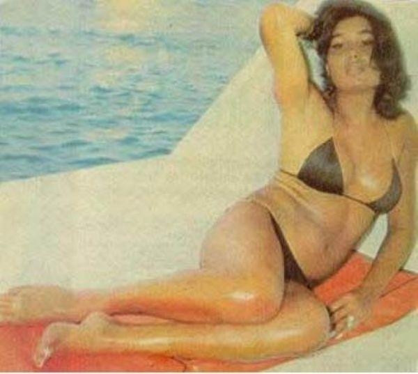 Efsane şarkıcılardan erotik pozlar