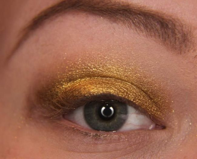 Işıltılı göz makyajı nasıl yapılır
