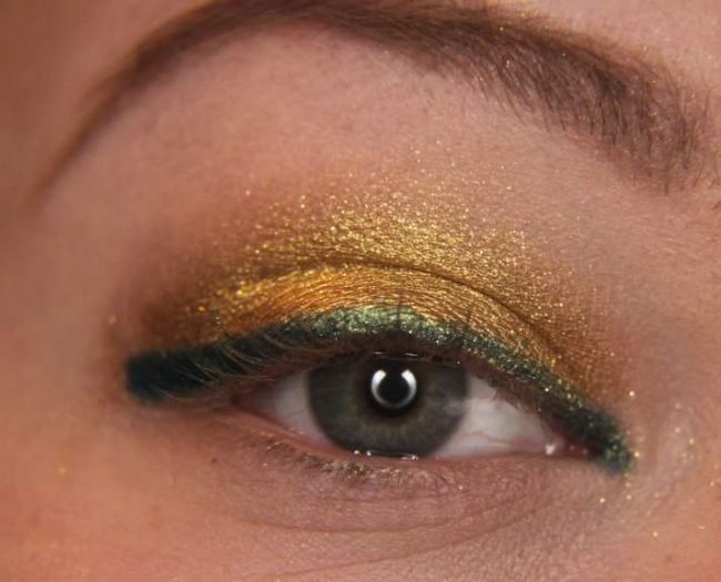 Işıltılı göz makyajı nasıl yapılır