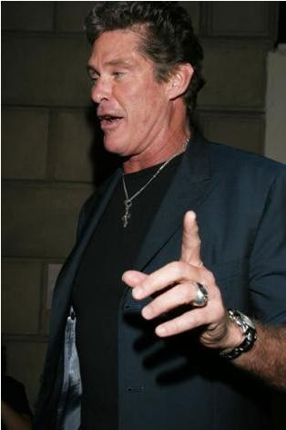 David Hasselhoff da alkol alışkanlığı yüzünden tedavi gören ünlülerden.Kafein bağımlısı ünlüler