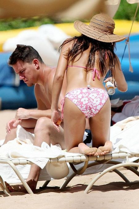 Jenna Dewan bikinisiyle nefes kesti