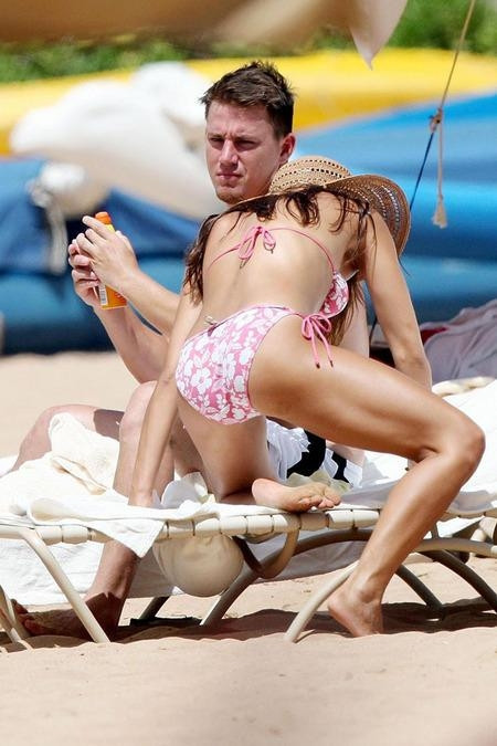 Jenna Dewan bikinisiyle nefes kesti