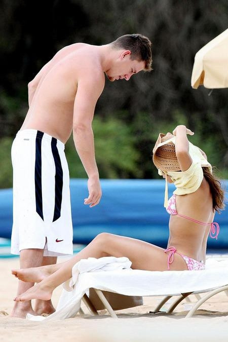 Jenna Dewan bikinisiyle nefes kesti