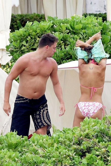 Jenna Dewan bikinisiyle nefes kesti