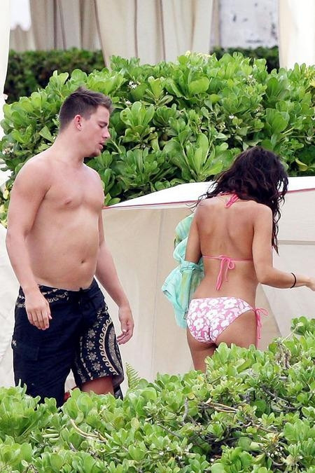 Jenna Dewan bikinisiyle nefes kesti