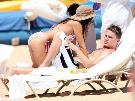 Jenna Dewan bikinisiyle nefes kesti