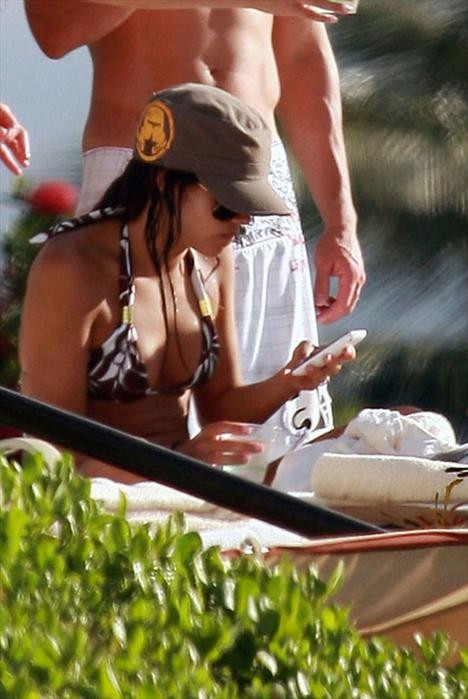 Jenna Dewan bikinisiyle nefes kesti