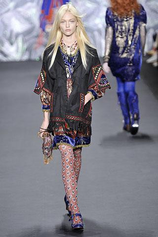 Desenli ve renkli bacaklar heyecanlandırıyor