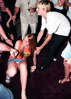 Ünlüler de düşer