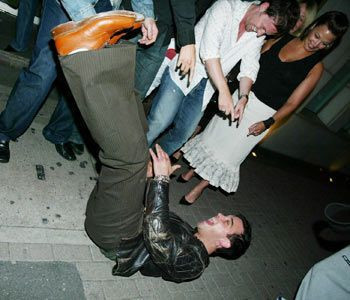 Ünlüler de düşer