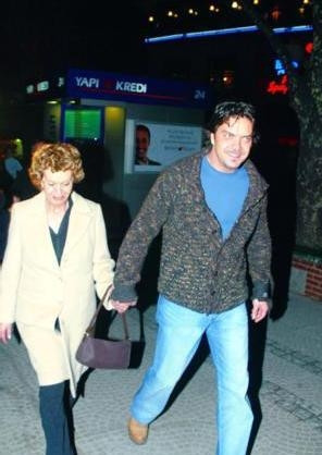 Yakışıklı ünlülerin hayatındaki kadınlar