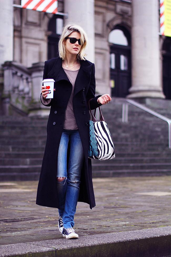 Uzun palto & spor ayakkabı