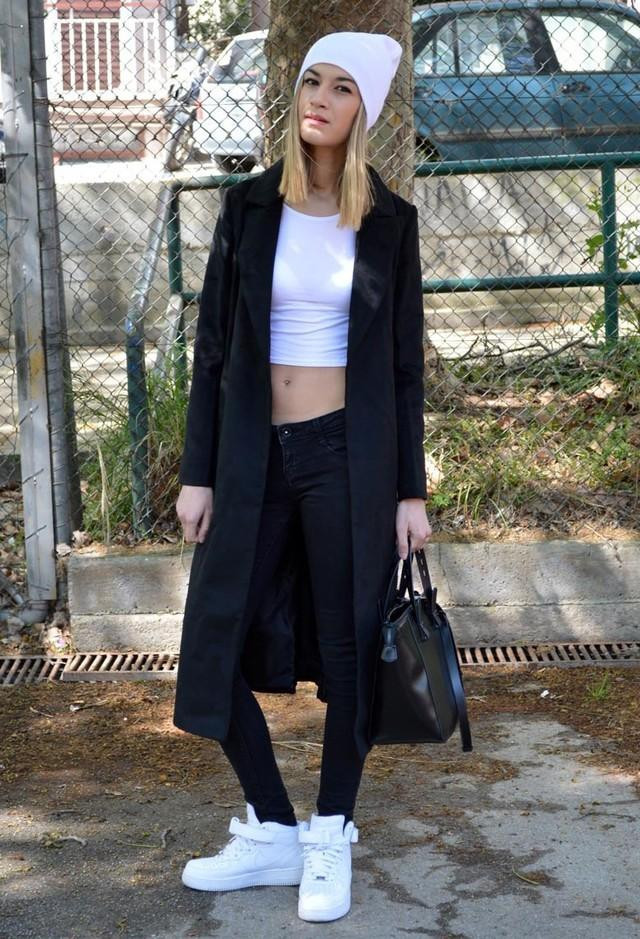 Uzun palto & spor ayakkabı