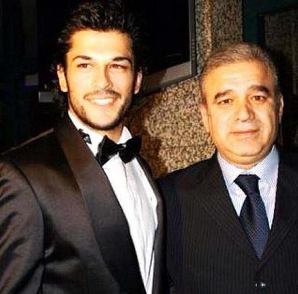 Ünlülerin Sosyal Medya Paylaşımları Ünlülerin Sosyal Medya Paylaşımları