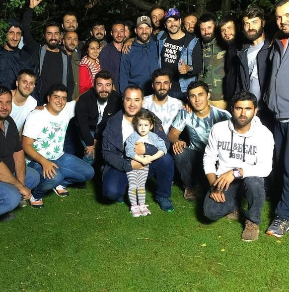 Ünlülerin Sosyal Medya Paylaşımları Ünlülerin Sosyal Medya Paylaşımları