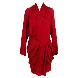 Kırmızı elbise giymek, cesaret ister