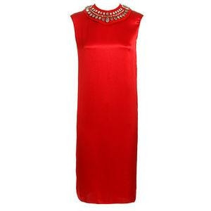 Kırmızı elbise giymek, cesaret ister