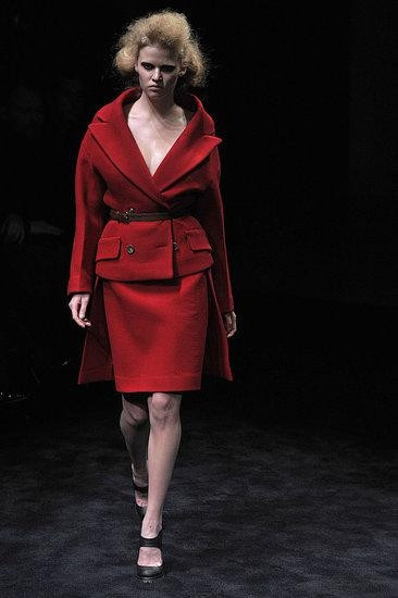 Kırmızı elbise giymek, cesaret ister