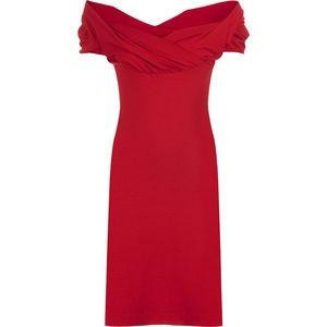 Kırmızı elbise giymek, cesaret ister