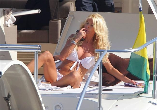 Большая грудь Victoria Silvstedt в Плейбое Большая грудь Victoria Silvstedt в Плейбое